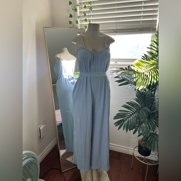 Baby blue flowy jumpsuit - Picture 1 of 2